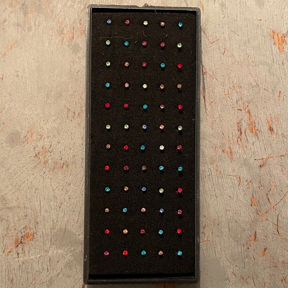 Nose Bone Style Nostril Studs - Picture 1 of 3